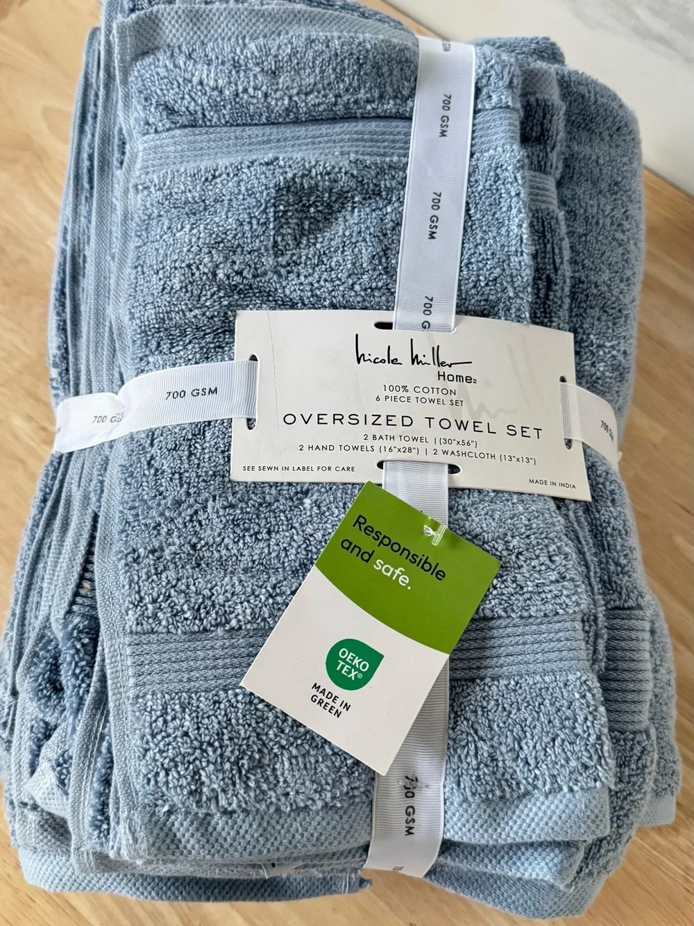 Nicole Miller Light Blue Oversized Towel Set NWT